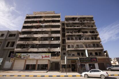 Edificio de viviendas en la avenida de Tripoli.