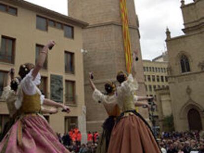 Una <i>senyera</i> engalanaba la torre de El Fadrí, ayer durante las fiestas.