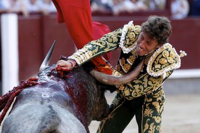 Moreno Escribano, entrando a matar en Las Ventas.