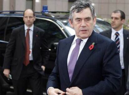 Gordon Brown, a su llegada ayer a la cumbre de Bruselas.