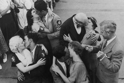 Coney Island (1950)
	

	Finalistas de una "maratón de besos" que tuvo lugar en Coney Island en 1950.