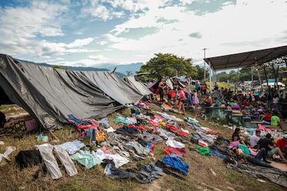 Migrantes acampan a la orilla del río Huixtla, en Chiapas, el 2 de noviembre pasado.