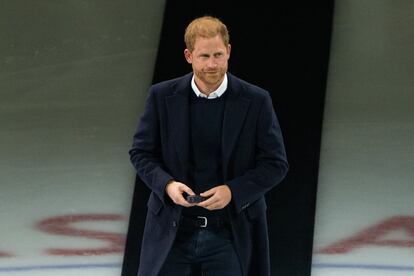 El príncipe Enrique, en un partido de hockey sobre hielo en Vancouver, el 20 de noviembre de 2023.