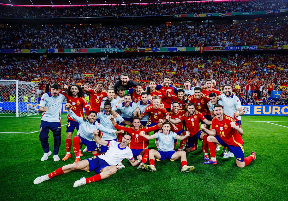 This is how the qualification to the Euro Cup final was celebrated on the Spanish bus: visit from Griezmann, beer and ‘Potra salvaje’