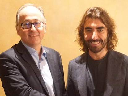 El presidente de Iberia, Luis Gallego, con el CEO de Globalia, Javier Hidalgo, el pasado mes de octubre, cuando anunciaron la adquisición de Air Europa por Iberia.