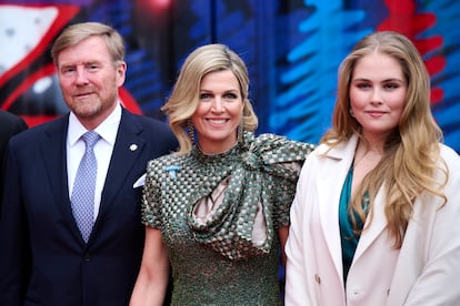 Los reyes de Holanda, Guillermo y Máxima, junto a la princesa Amalia, el 18 de abril, durante la visita oficial de los Reyes de España a Países Bajos.