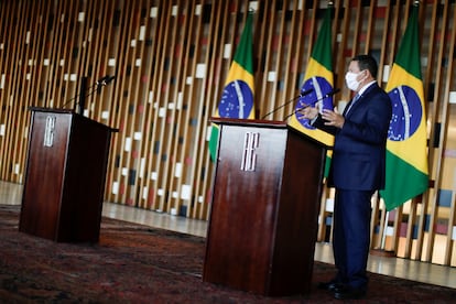 O vice-presidente Hamilton Mourão durante uma entrevista coletiva da qual Ricardo Salles deveria ter participado.