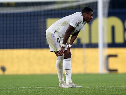 David Alaba después de la derrota del Real Madrid ante el Villarreal en el estadio de la Cerámica el pasado sábado.