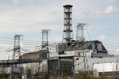 Foto del 19 de abril de 2010 que muestra el reactor 4 de la central nuclear de Chernobyl.