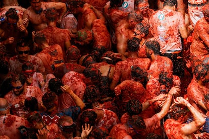 Asistentes a la tradicional Fiesta de Interés Turístico
Internacional, este miércoles, en Buñol.