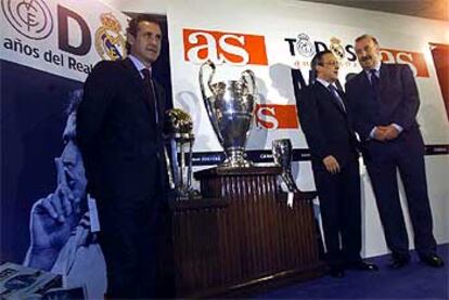 Valdano, Florentino Pérez y Del Bosque, en el acto de ayer.