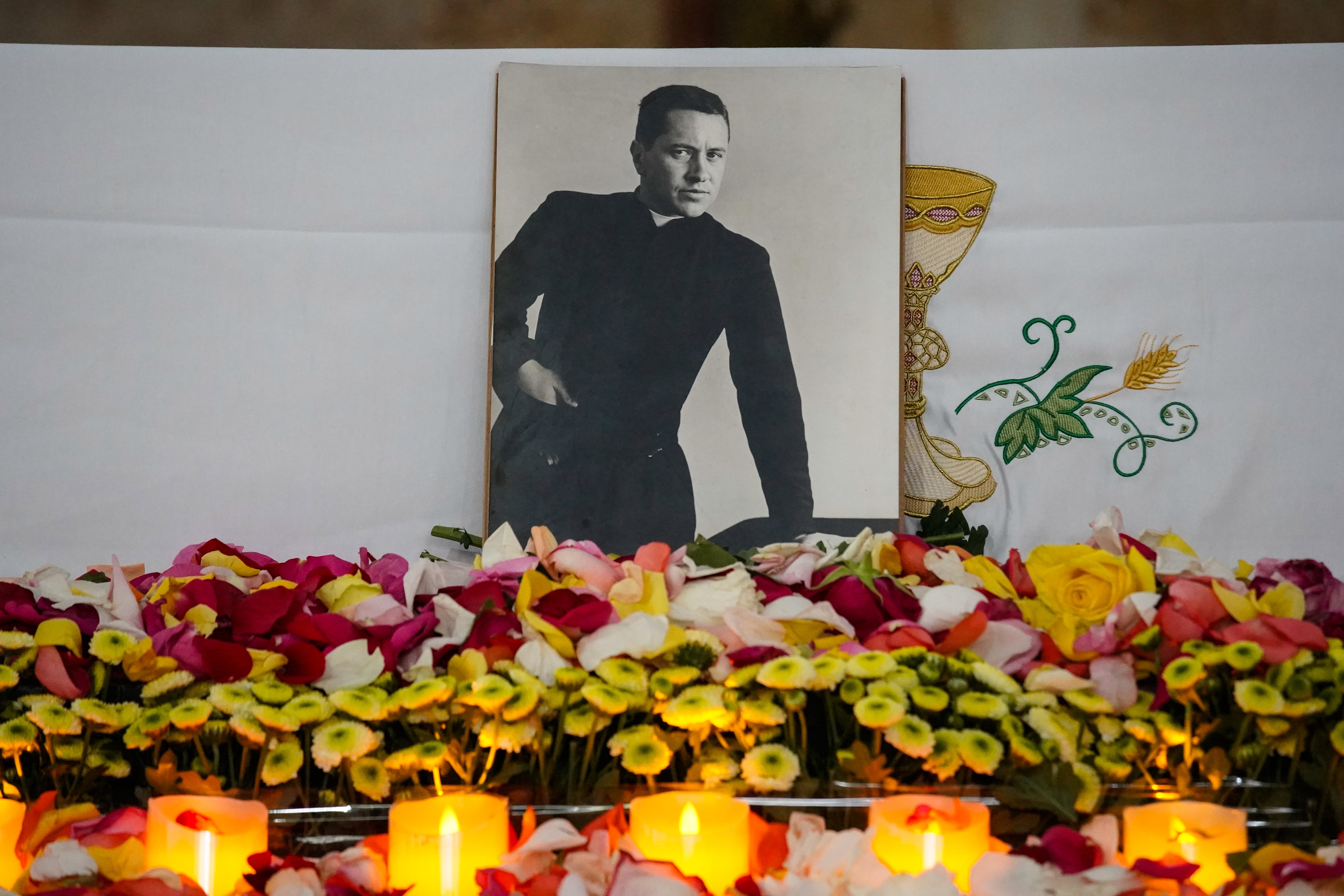 Un retrato de Camilo Torres en la eucaristía en su honor, este domingo en la Universidad Nacional de Colombia.