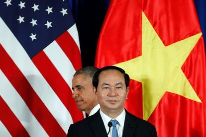 El presidente de los Estados Unidos, Barack Obama, durante la rueda de prensa junto con el presidente de Vietnam, Tran Dai Quang, en el Palacio Presidencial de Hanoi.