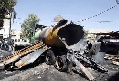 Vehículos calcinados después de la explosión que ocurrió esta mañana en Damasco.