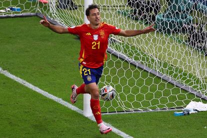 Mikel Oyarzábal, tras marcar el gol de la victoria de España.