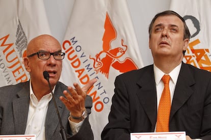 Marcelo Ebrard y Dante Delgado en Ciudad de México en abril de 2015.