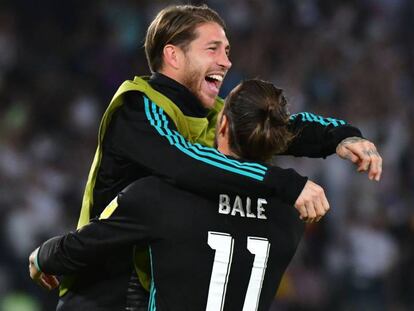 Bale celebra con Ramos el 1-2.
