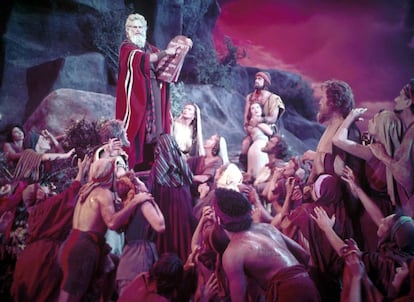 Fotograma de 'Los diez mandamientos', de Cecil B. DeMille (1956), con Charlton Heston en el papel de Moisés.
