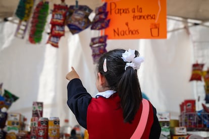 Aspectos de venta de comida a las afueras de escuelas tras el anuncio de la prohibición de dichos alimentos a los alrededores  de escuelas primarias