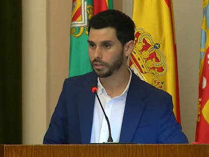 El concejal de Movilidad del Ayuntamiento de Castellón, Cristian Ramírez, durante una intervención en el pleno municipal.