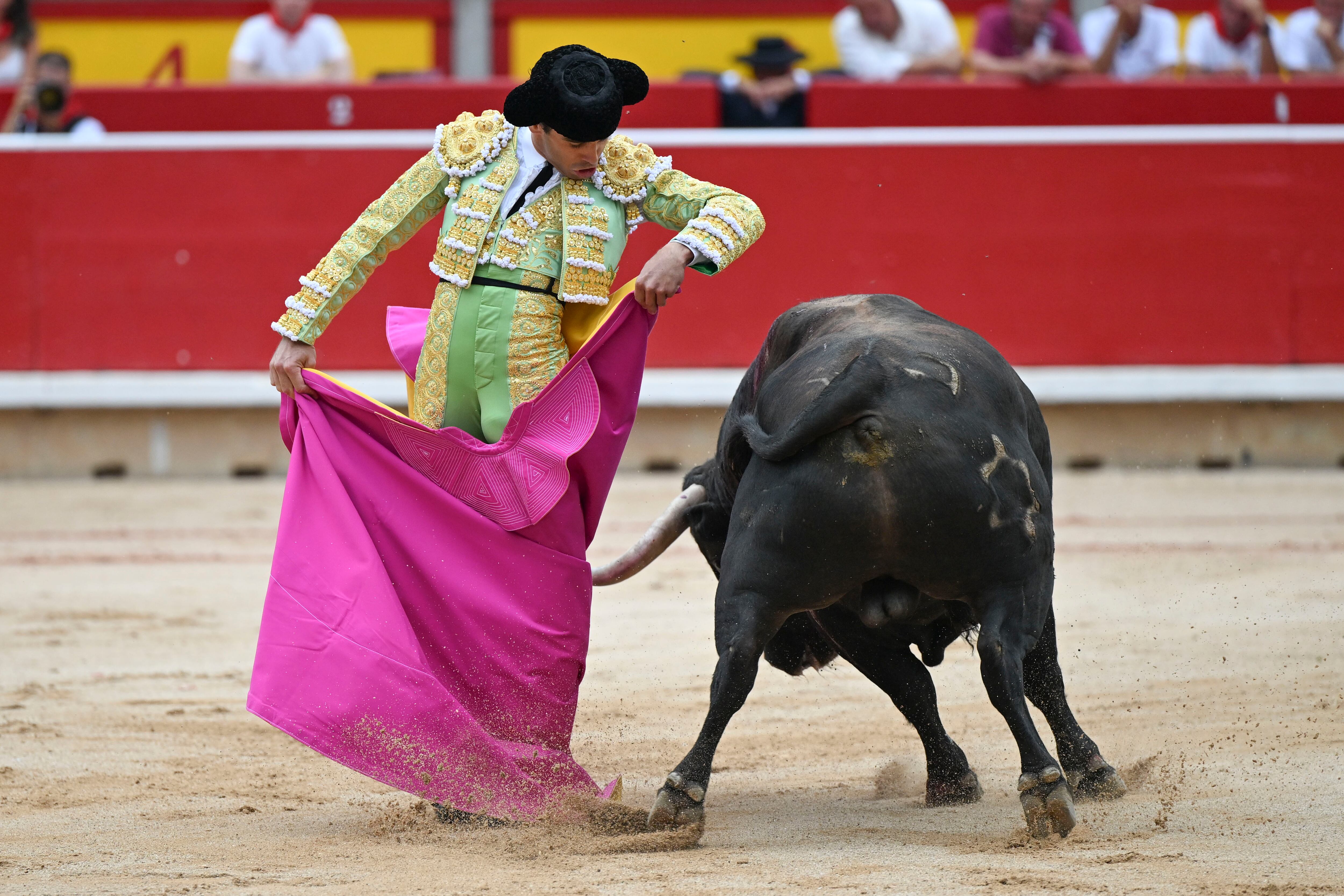 Juan Ortega, en un quite por chicuelinas a su primer toro.