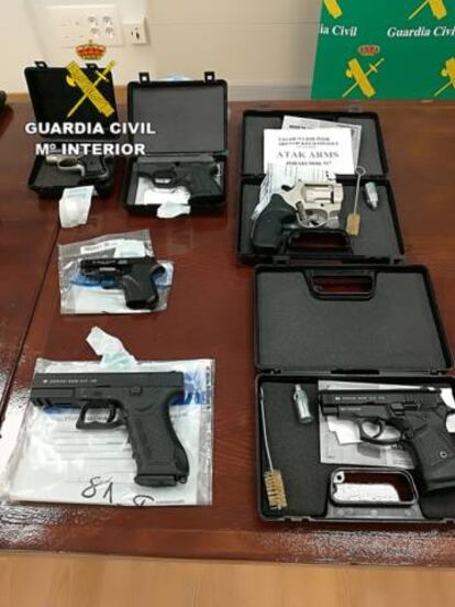 Algunas de las armas incautadas por la Guardia Civil en la operación Ruger.