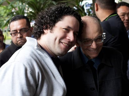 José Antonio Abreu y Gustavo Dudamel, hace cinco años en Caracas.