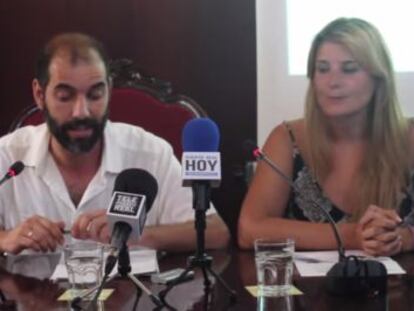 El alcalde de Puerto Real, Antonio Romero, y la entonces concejal, Mónica González, en 2015