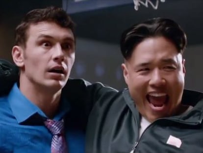 James Franco y Randall Park, en el filme.