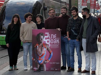 El director, Pau Gillén, en el centro con su colaboradores. 