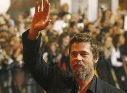 Brad Pitt anoche en San Sebastián, antes de la proyección de <i>Malditos bastardos</i>, de Quentin Tarantino, en la que él interviene como actor.