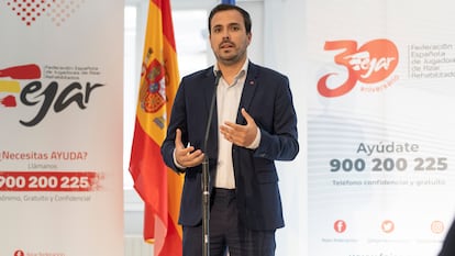 El ministro de consumo, Alberto Garzón, en la sede de Fejar este lunes (Federación Española de Jugadores de Azar Rehabilitados).