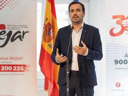 El ministro de consumo, Alberto Garzón, en la sede de Fejar este lunes (Federación Española de Jugadores de Azar Rehabilitados).