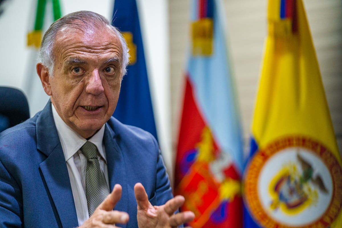 El ministro de Defensa de Colombia presenta la estrategia de seguridad ...