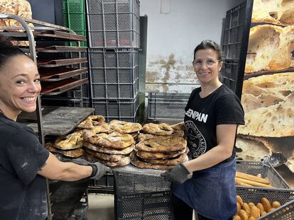 Del obrador, situado en el garaje de los panaderos, se elaboran también cruasanes, panecillos suizos y 'brioches'.
