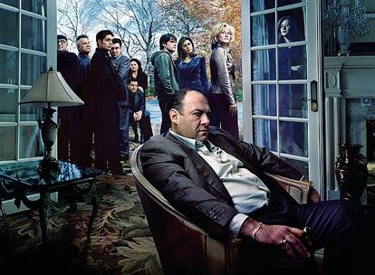 Tony Soprano (James Gandolfini) y su familia han dado un vuelco a la ficción con una mezcla de mafia y vida cotidiana en 'Los Soprano'. Todo empezó con el vahído de un mafioso y su visita a la psicoanalista. El año pasado se rodó el último episodio