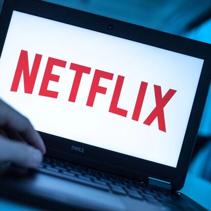 Portátil conectado a Netflix.