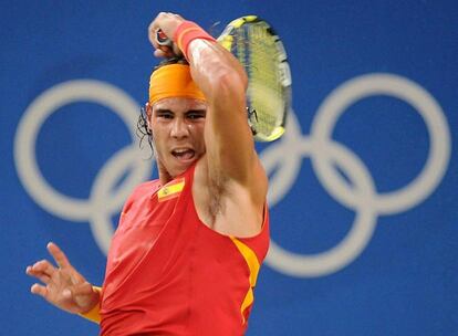 Nadal ha vencido en su segundo encuentro en los Juegos al australiano Lleyton Hewitt en dos sets (6-1 y 6-2), disputado bajo un bochorno en el Centro de Tenis de Pekín. Su rival en la próxima ronda será el ruso Andreev.