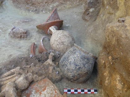 Ceramics found in the cemetery of Lutetia