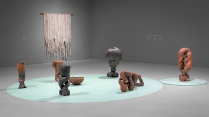Piezas de la exposición 'Entre verde y agua', en Monterrey.
