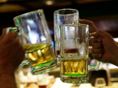 Incluso los bebedores moderados aumentan sus posibilidades de sufrir siete tipos de cáncer