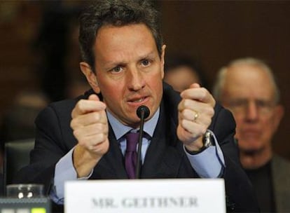 El ya secretario del Tesoro, Timothy Geithner, durante su primera comparecencia en el senado, que debía aprobar su cargo