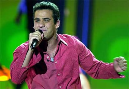 Ramón interpreta <i>Para llenarme de ti</i>, tema con el que concursará en el Festival de Eurovisión.