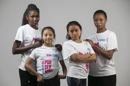 De izquierda a derecha: Josephine (16 años, Malawi), Naydelin (13 años, Guatemala), Estefany (20 años, Guatemala) y Ezelina (23 años, Malawi). Todas ellas son defensoras de los derechos de las niñas.