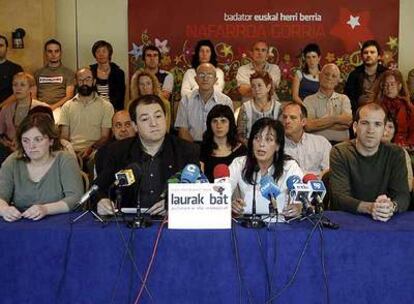 Pernando Barrena y el resto de candidatos de Abertzale Socialistak Batasuna (ASB) al Parlamento Foral