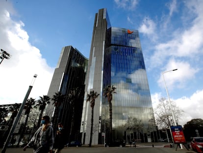 Vista de la sede operativa del grupo energético Naturgy en Barcelona.