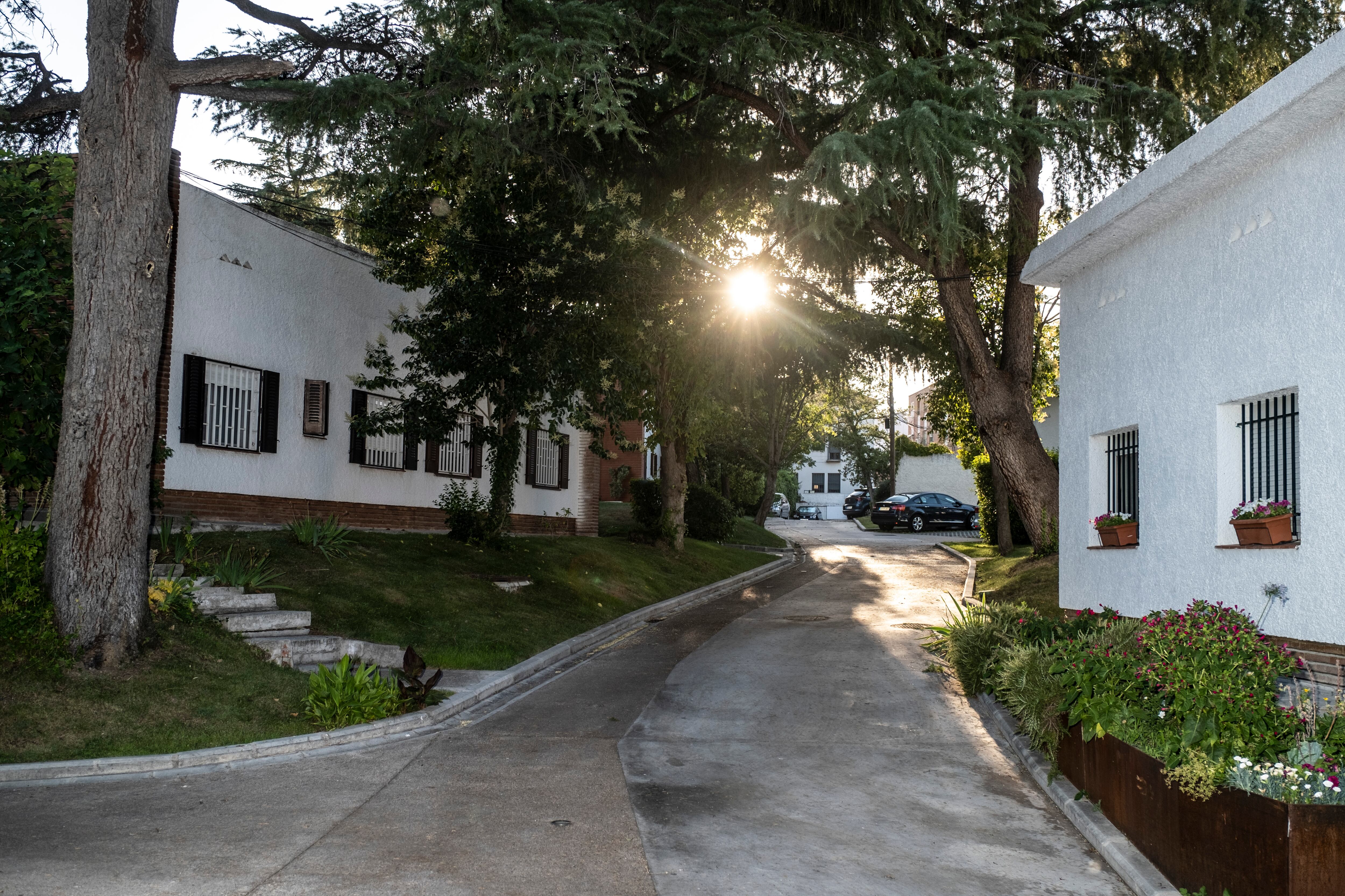 Una de las calles de la colonia Valderrivas.