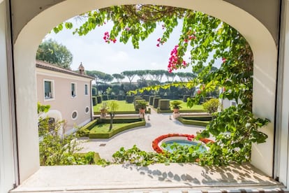 Preciosa casa rústica del siglo XVII con magníficos jardines donde lo moderno y la antiguo se funden.