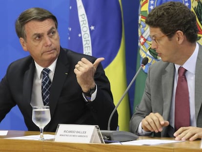 Bolsonaro e o ministro do Meio Ambiente, Ricardo Salles, falam sobre os dados do desmatamento divulgados pelo Instituto Nacional de Pesquisas Espaciais (Inpe).