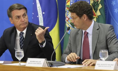 Bolsonaro e o ministro do Meio Ambiente, Ricardo Salles, falam sobre os dados do desmatamento divulgados pelo Instituto Nacional de Pesquisas Espaciais (Inpe).